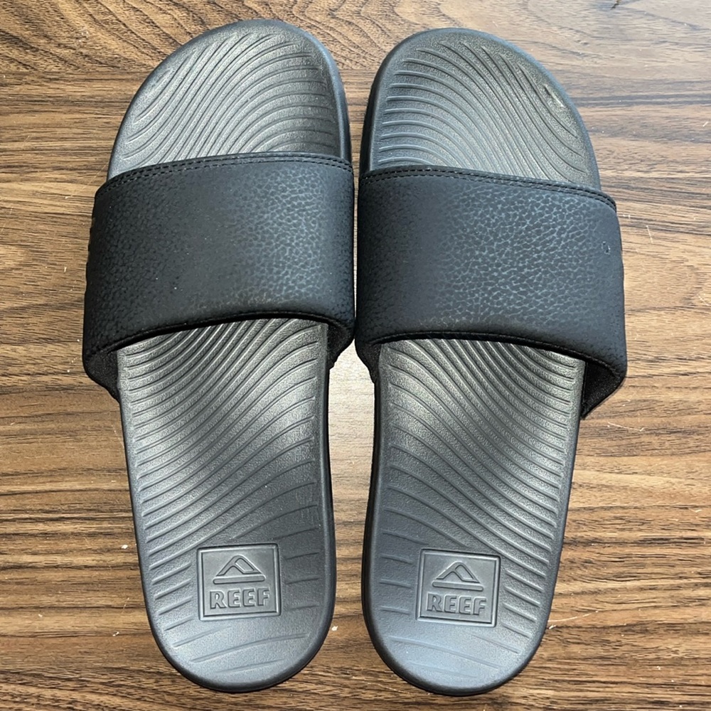Never been worn reef slides